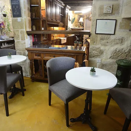 The Burrow Affittacamere 2*