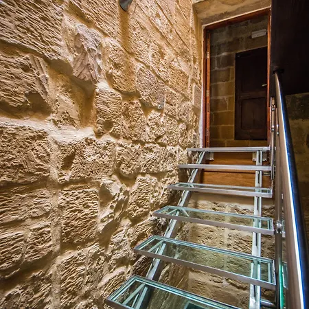 The Burrow 2* Tarxien