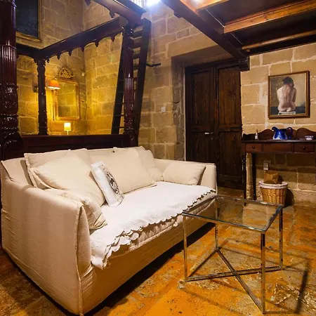 The Burrow בית הארחה