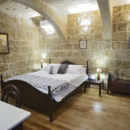 The Burrow בית הארחה Tarxien