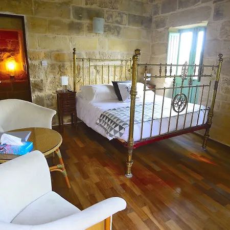 The Burrow Guest House 2*