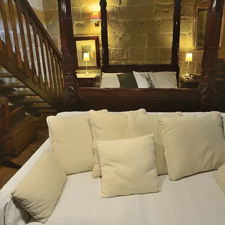 The Burrow בית הארחה Tarxien