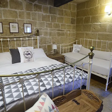 The Burrow בית הארחה Tarxien