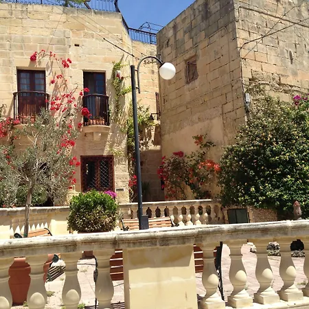 The Burrow בית הארחה 2*