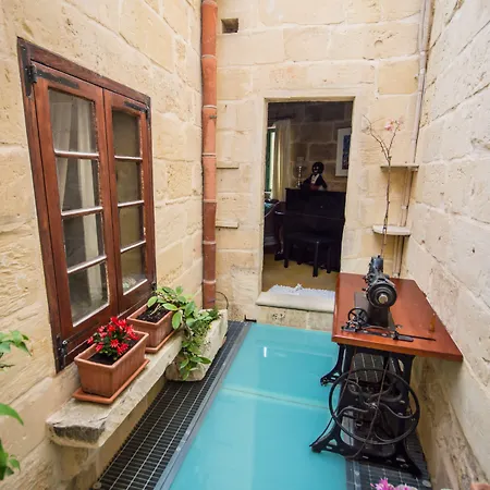 The Burrow בית הארחה Tarxien