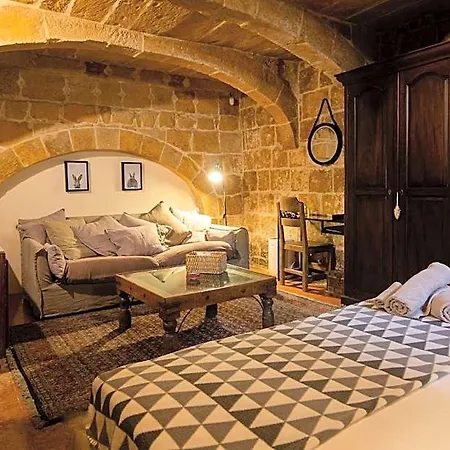 Guest house The Burrow Guest House