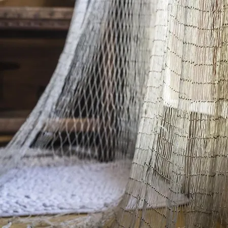 The Burrow בית הארחה 2*