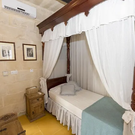 The Burrow Pensionat 2*