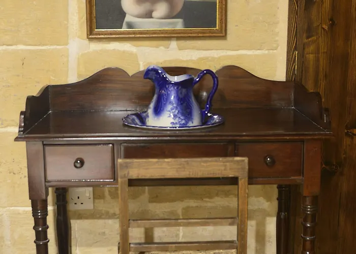 The Burrow Guest House 2* Tarxien