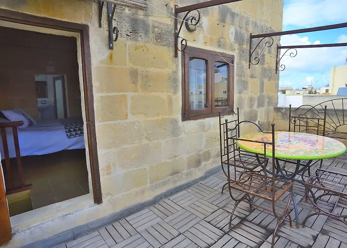 The Burrow Guest House Guest house Tarxien