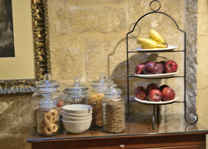 The Burrow Guest House 2*