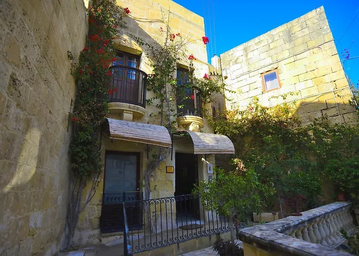 Guest house The Burrow Guest House 2*