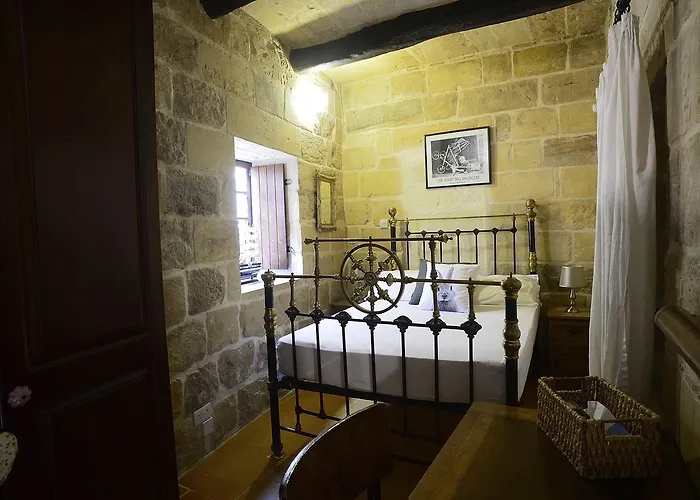 Guest house The Burrow Guest House 2*