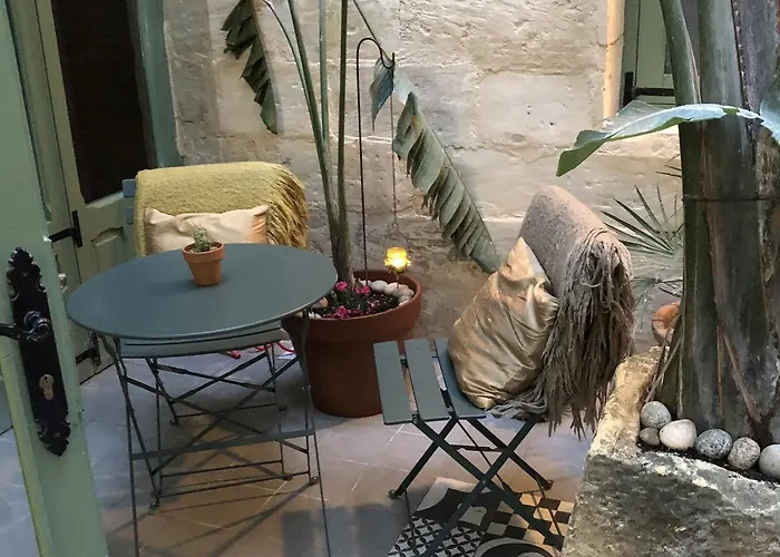 The Burrow Gasthuis 2*